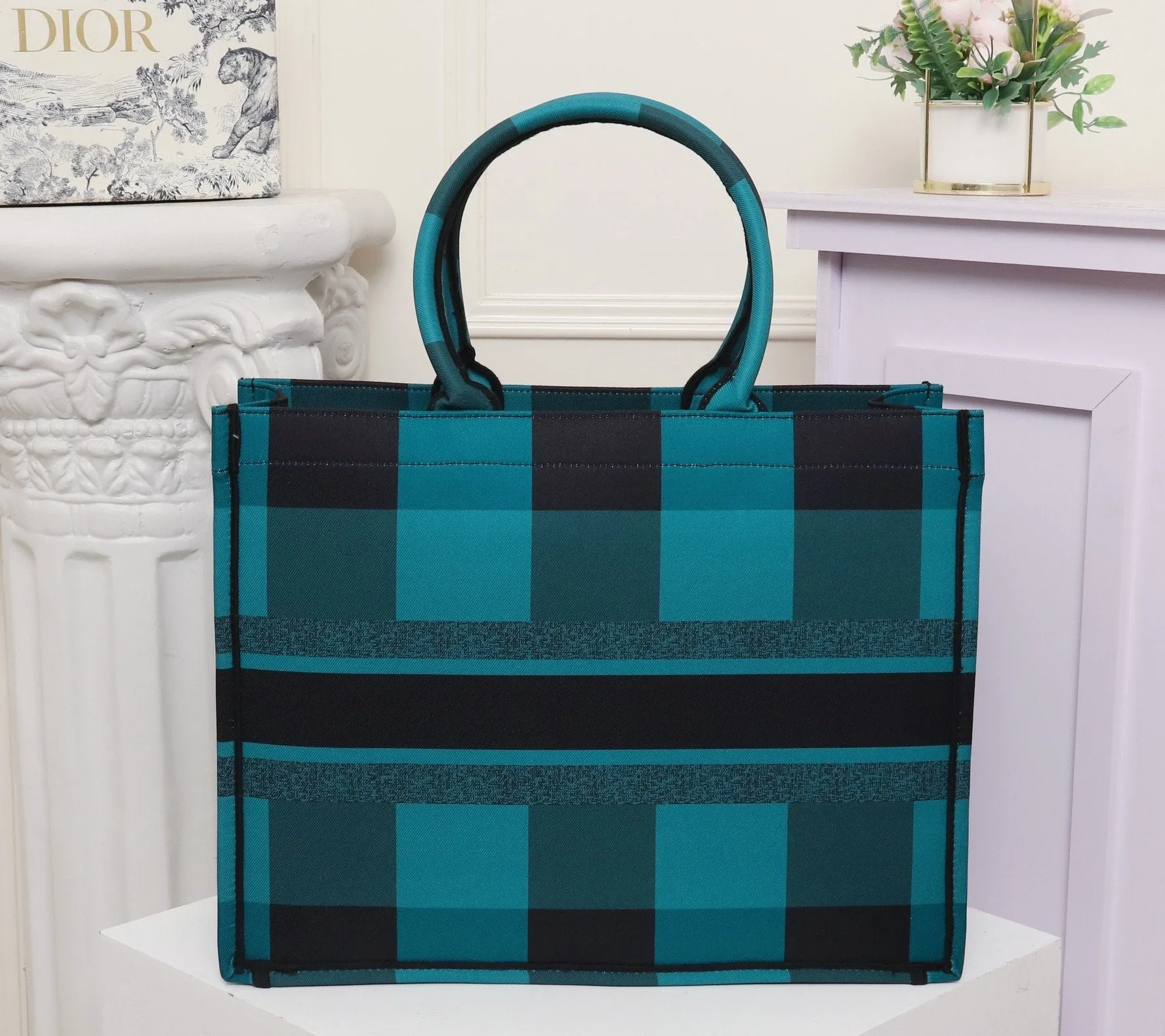 Designer Handbags DR 179
