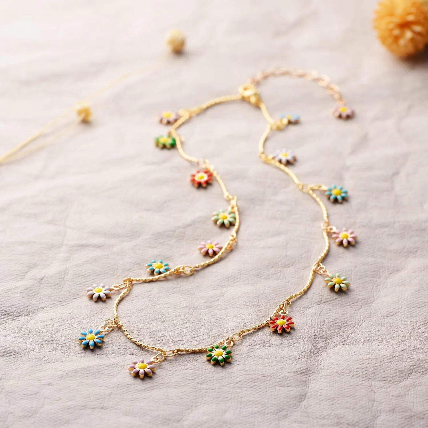 Fettero Cute Choker Necklace for Women Colorful Daisy Flower Choker Cute Chain Choker Necklace Delicate Fashion Gold Dainty Simple Necklace for Women Jewelry Gifts