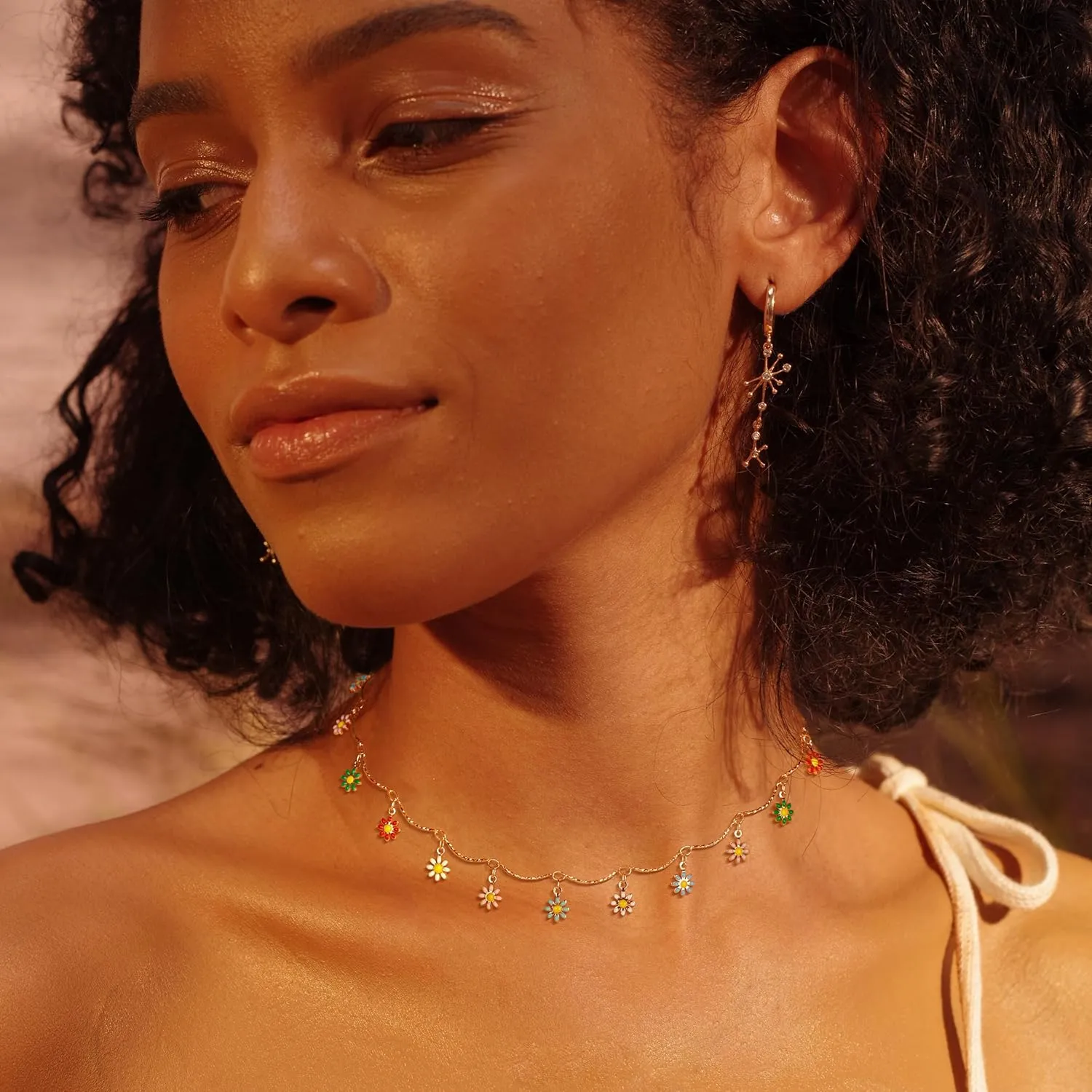 Fettero Cute Choker Necklace for Women Colorful Daisy Flower Choker Cute Chain Choker Necklace Delicate Fashion Gold Dainty Simple Necklace for Women Jewelry Gifts
