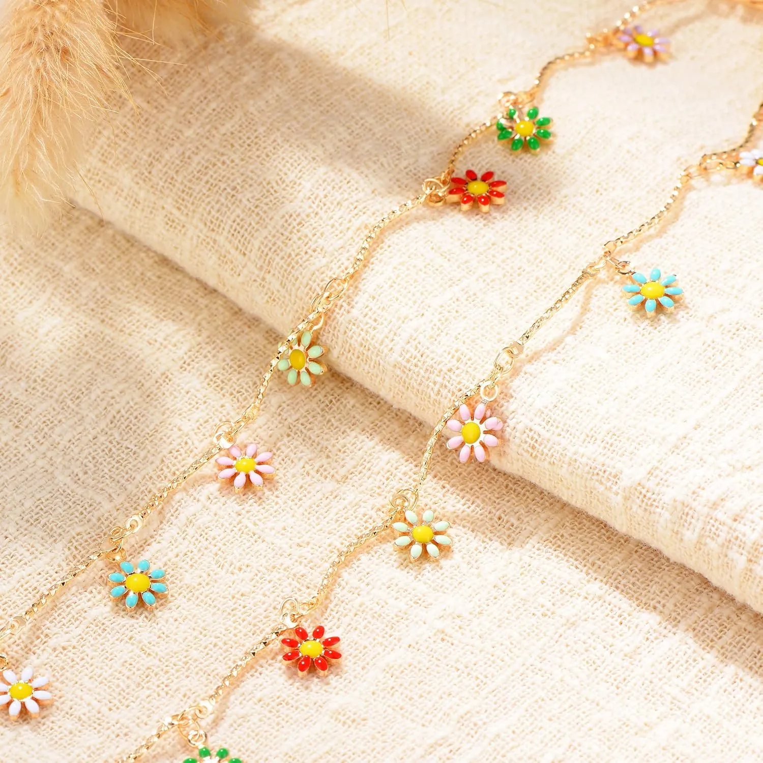 Fettero Cute Choker Necklace for Women Colorful Daisy Flower Choker Cute Chain Choker Necklace Delicate Fashion Gold Dainty Simple Necklace for Women Jewelry Gifts